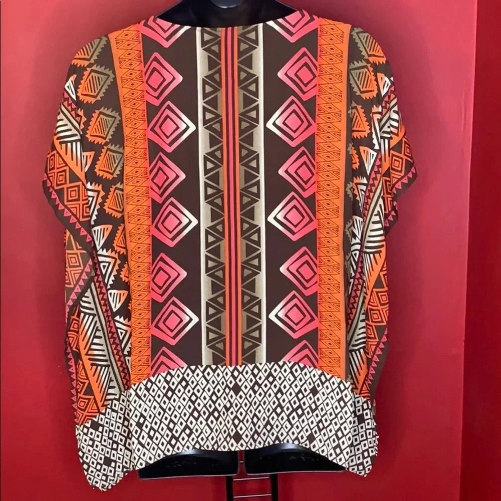 Vince Camuto Women’s Geometric Print Top Size M - Picture 8 of 9